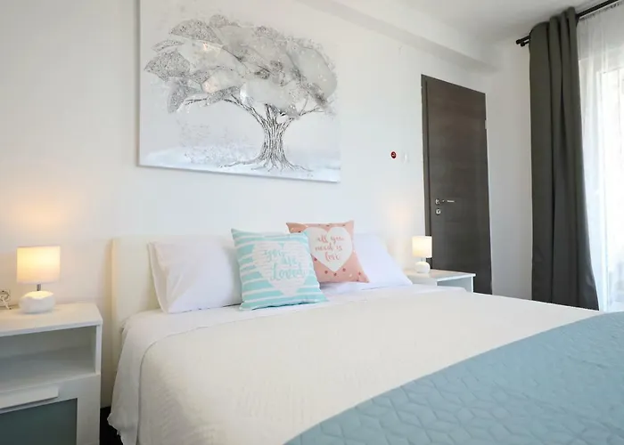 Perla Nyaraló Zára